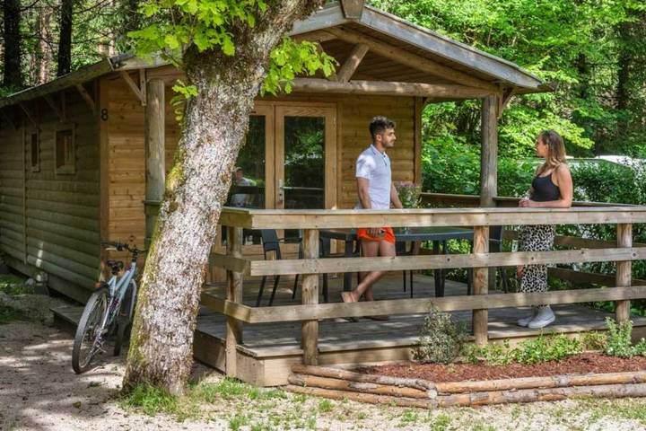 Chalet pour 4 personnes, avec terrasse dans le Doubs