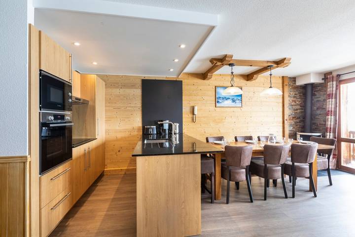 Apartment for 10 people, with Balcony and Hot tub as well as Pool and Sauna in Val Thorens