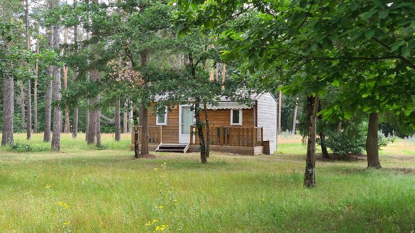 Maison de campagne pour 2 personnes, avec terrasse ainsi que piscine et jardin, animaux acceptés à Crouy-sur-Cosson