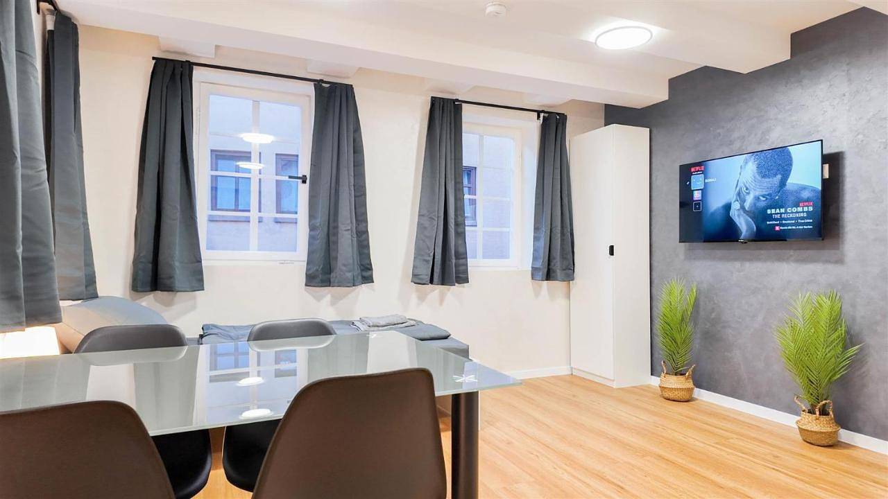 Ganze Wohnung, Alfa Stuttgart 2Z-Apartment 4 Betten Smarttv Wlan nahe Wasen Daimler l Bad & Küche l 2Br 4 beds kitchen bathroom in Bad Cannstatt, Stuttgart