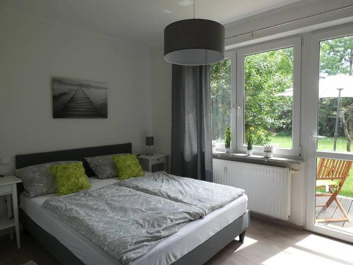 Ferienwohnung für 3 Personen, mit Terrasse und Garten sowie Ausblick in Gstadt am Chiemsee