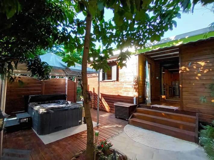 Chalet pour 6 personnes, avec jacuzzi ainsi que jardin et sauna - 1