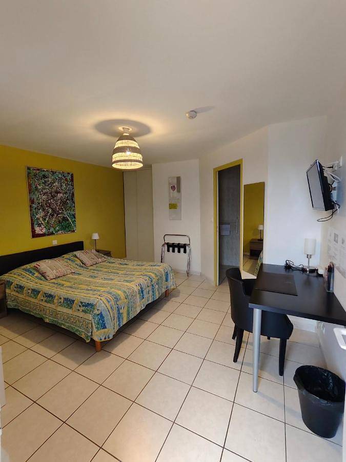 Hôtel pour 2 personnes, avec jardin et vue à Aujargues - 4