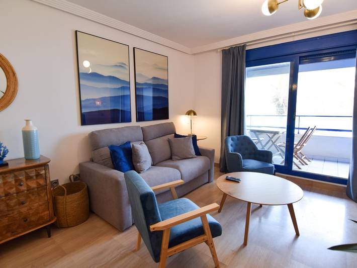 Apartamento vacacional entero, Fabuloso apartamento de 2 habitaciones en primera línea de playa in Playa de la Misericordia, Málaga