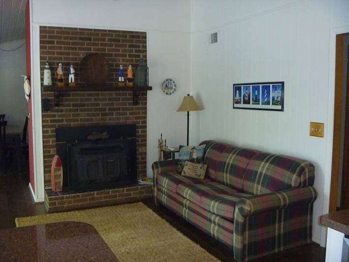 Vacation rental for 6 people, with hot tub and terrace as well as yard, with pets in Smith Mountain Lake