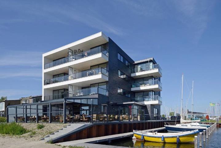 Ferienwohnung für 4 Personen, mit Balkon und Terrasse sowie Seeblick und Ausblick in Kamperland