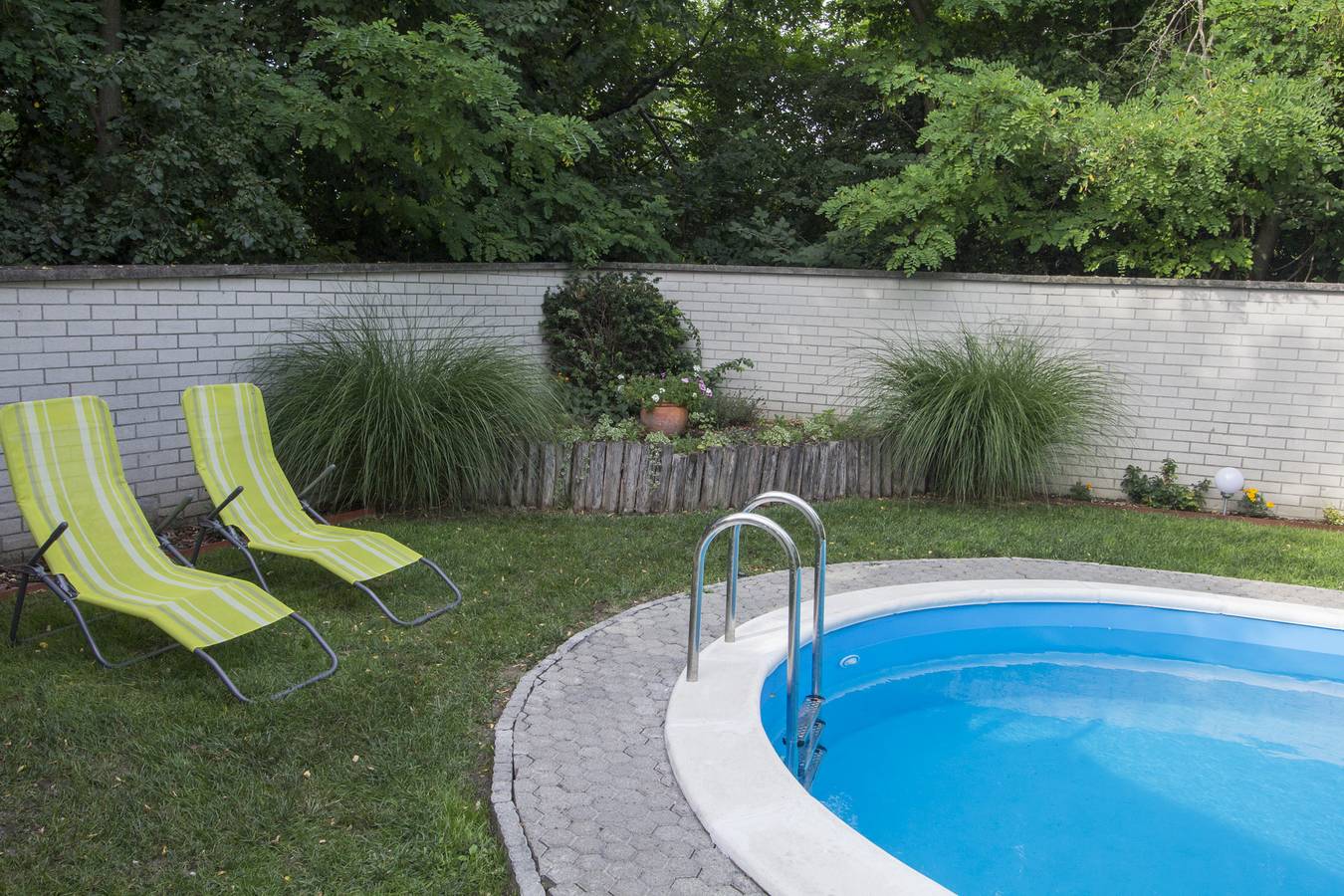 Ferienhaus mit geheiztem Aussenpool, Klima, Panorama auf Balaton in Balatonfűzfő, Plattensee nordufer