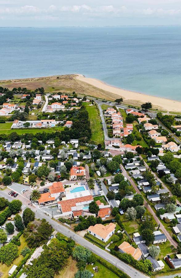Camping pour 2 personnes, avec Terrasse ainsi que Bassin pour enfant et Piscine