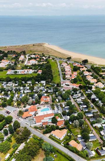 Gîte pour 6 personnes, avec piscine ainsi que bassin pour enfant et terrasse à La Brée-les-Bains