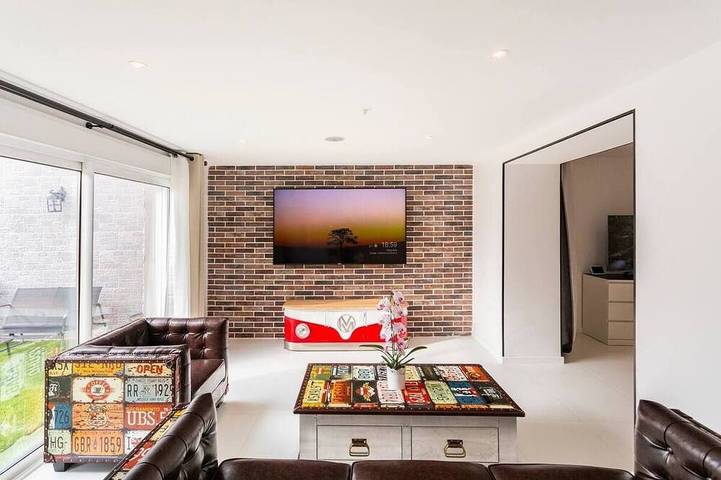Apartamento entero, La Porte d'Adam: Private Indoor Pool, Spa, and Cinema Pool in L'Isle-Adam, Valle del Oise