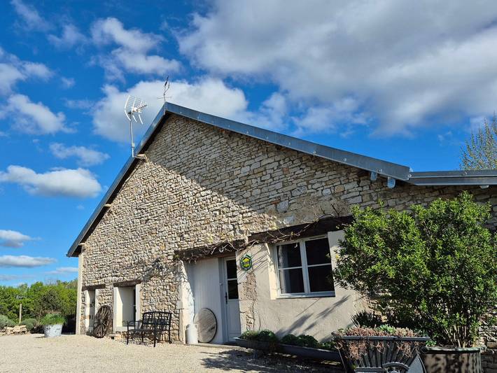 Gîte pour 6 personnes, avec Terrasse et Jardin à GY
