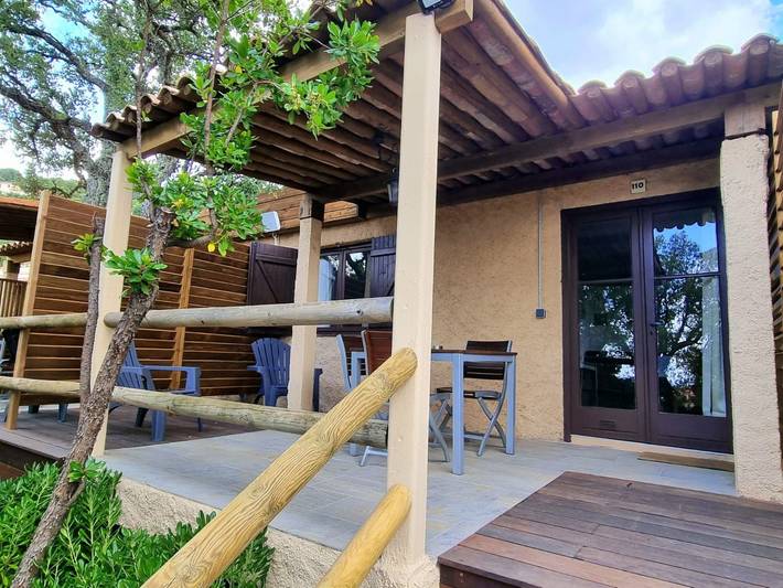 Bungalow für 2 Personen, mit Balkon und Terrasse sowie Garten und Pool in Porto-Vecchio