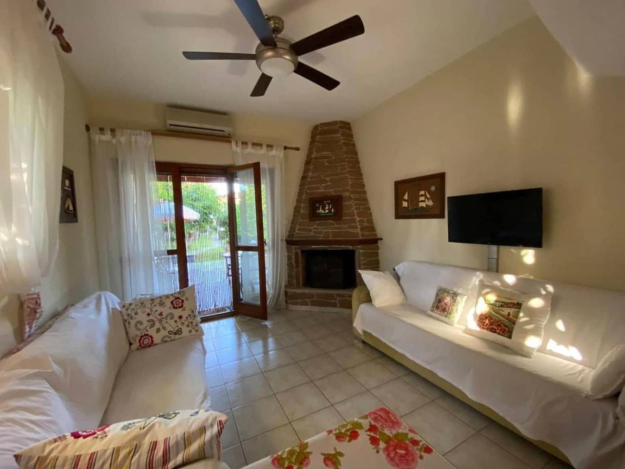 Holiday home for 6 people with garden in Nikiti, Sithonia Peninsula