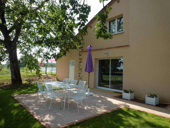 Gîte pour 14 personnes, avec Terrasse ainsi que Jardin et Piscine à Jouqueviel - 4