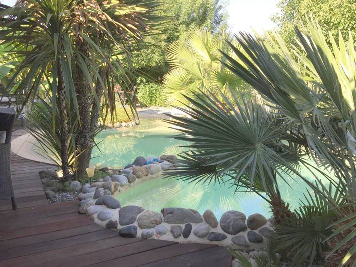 Chambre d’hôte pour 4 personnes, avec Jacuzzi et Terrasse ainsi que Jardin et Piscine