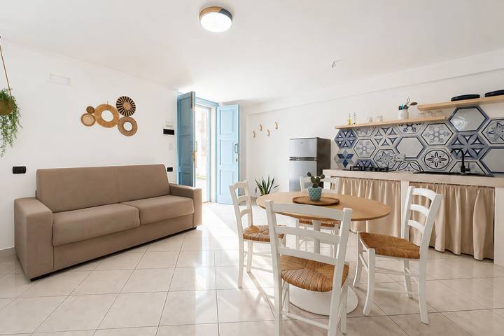 Appartement entier, Appartement « Casa Mida 1 » avec véranda privée, Wi-Fi et climatisation in Mattinata, Gargano
