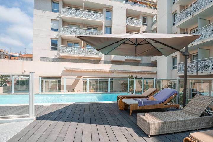 Appart’hôtel pour 2 personnes, avec jardin ainsi que terrasse et piscine, animaux acceptés