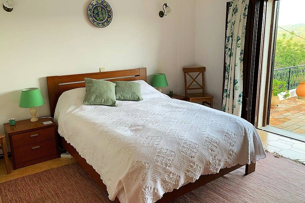 Embrace tranquillity, traditional 2 bed villa & annexe with large private pool. in São Brás de Alportel, Serra do Caldeirão
