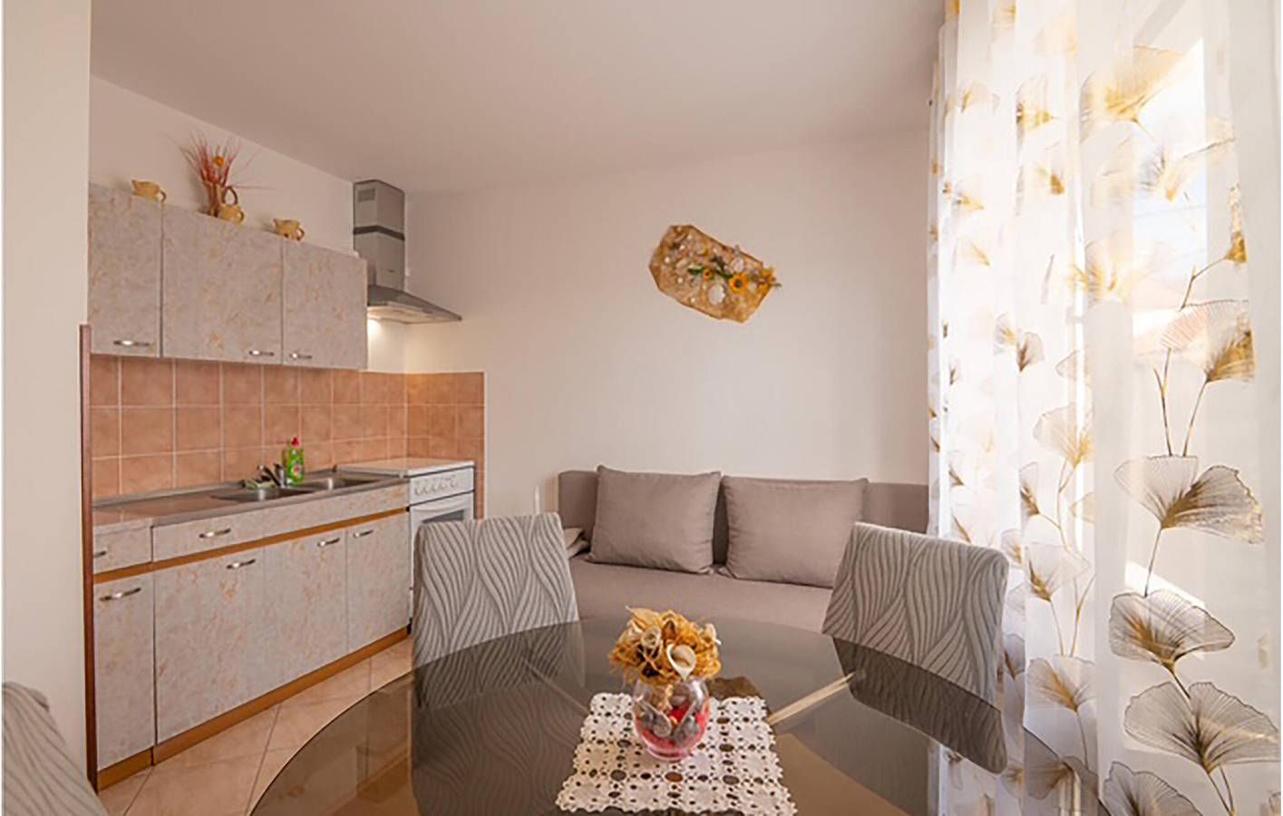 Cały apartament wypoczynkowy, Apartament wakacyjny dla 4 osób z taras in Jadranovo, Żupania primorsko-gorska