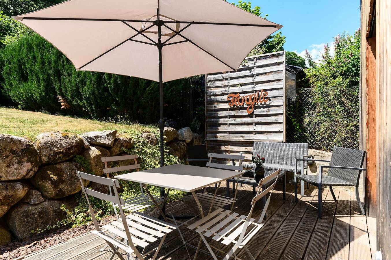 Vakantiehuis 'Flora Gîte' met privéterras, tuin en wifi, foto 9