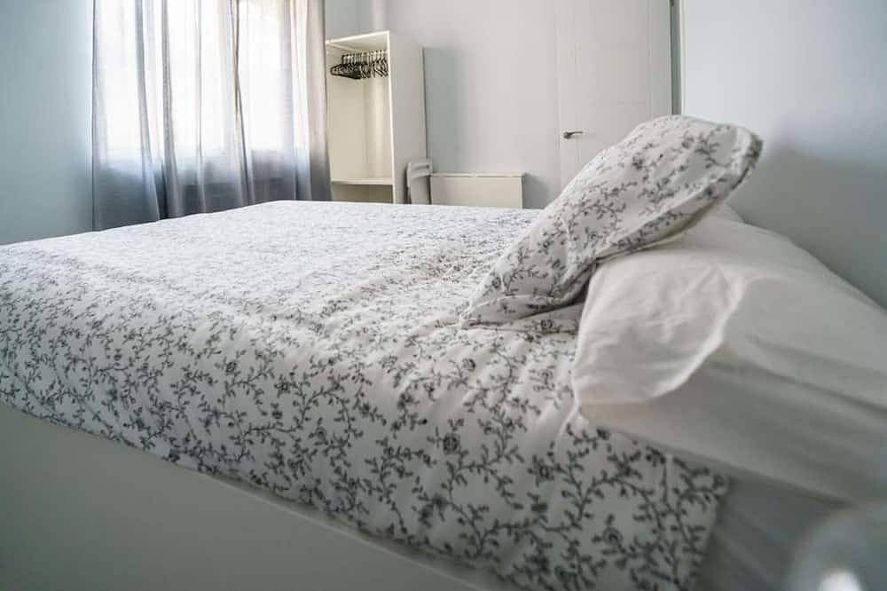 Entire apartment, Apartment Las Cigüeñas in Alcalá de Henares, Madrid Province