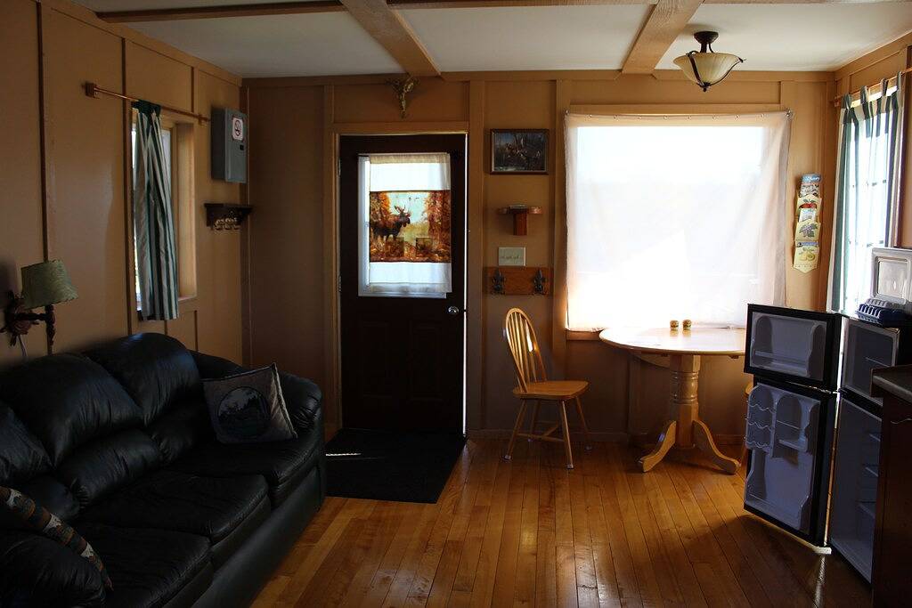 Cabins on the York - Cabin #4 - Wolf Cabin in Hastings Highlands, Ontario