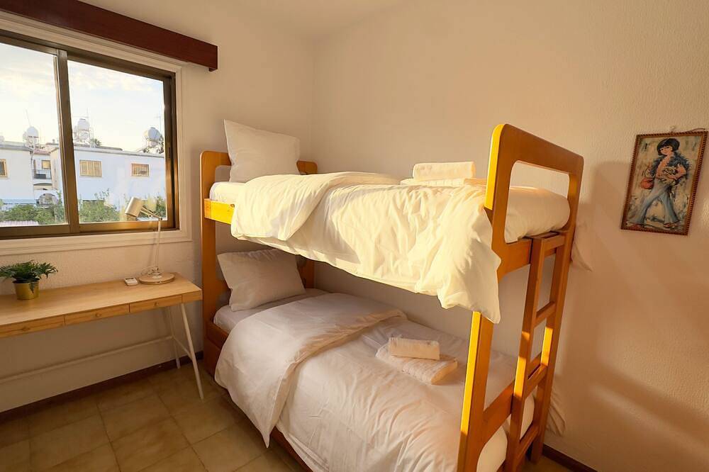 Ganze Wohnung, Cozy 2-bedroom apartment walking dinstance to beach in Πύλα, Larnaca Bezirk