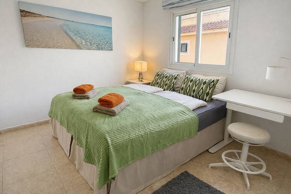 Ganze Wohnung, Traumhafte Familien-Ferienwohnung mit Dachterrasse & Pool in Calas de Mallorca, Manacor