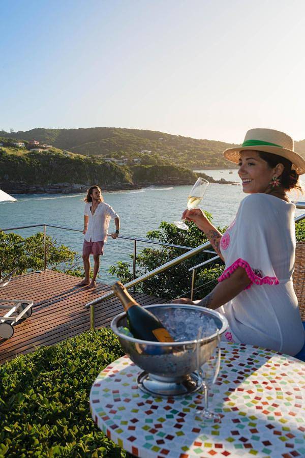 Pousadas para 2 pessoas, com vista e piscina e ainda jardim, com animais de estimação em Praia da Ferradura