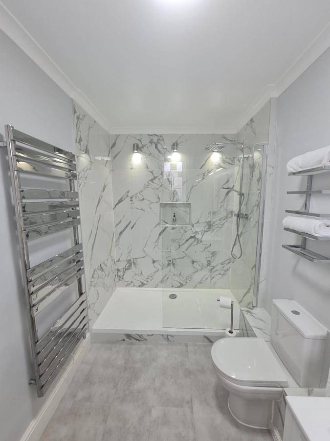 Double Room with Bathroom in Taunton, Somerset