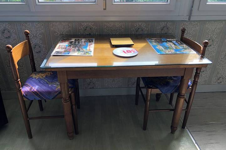 Entire apartment, Studio 29m2 650m from the thermal baths very bright with elevator, private parking in Bagnoles-de-l'Orne, Parc naturel régional Normandie-Maine