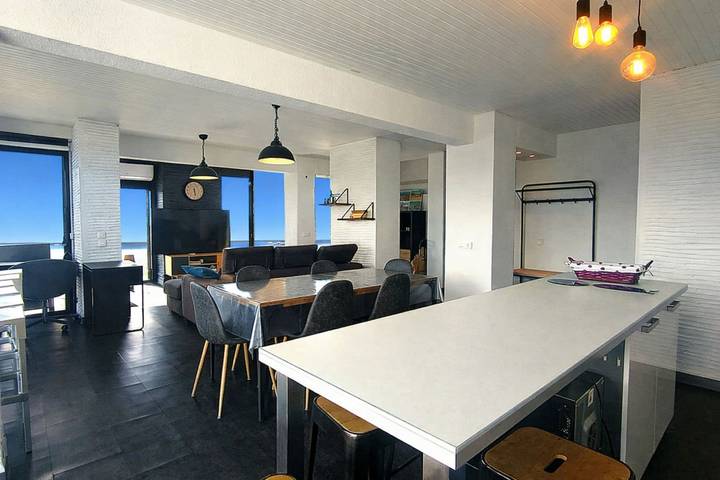 Gîte pour 8 personnes, avec terrasse et piscine, adapté aux familles dans Plage Nord (Saint-Cyprien) - 4