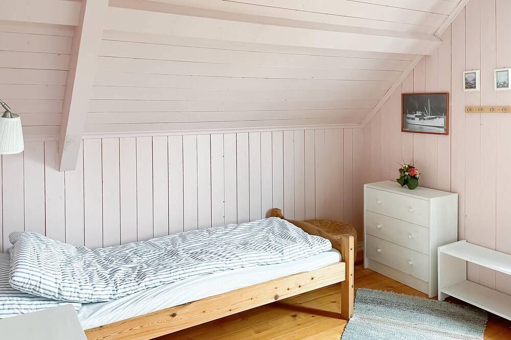 4 bedroom stunning home in Skudeneshavn in Karmøy