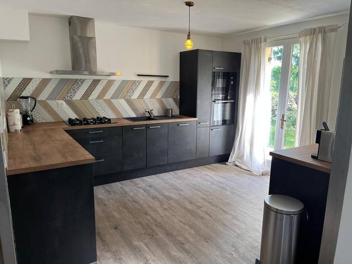 Location de vacances pour 6 personnes, avec vue ainsi que piscine et jardin à Saint-Antoine-Cumond - 2
