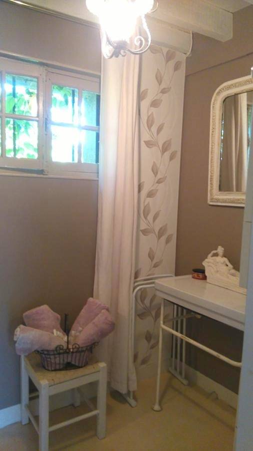 Studio with Garden View in Treigny-Perreuse-Sainte-Colombe, Région d'Auxerre