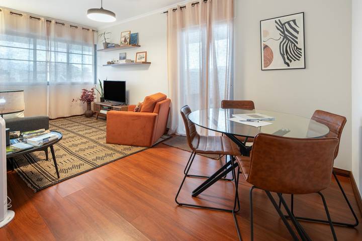 Apartamento entero, Apartamento 'Casa 84' con vistas al mar, terraza privada y Wi-Fi in Isla de San Miguel, Ponta Delgada