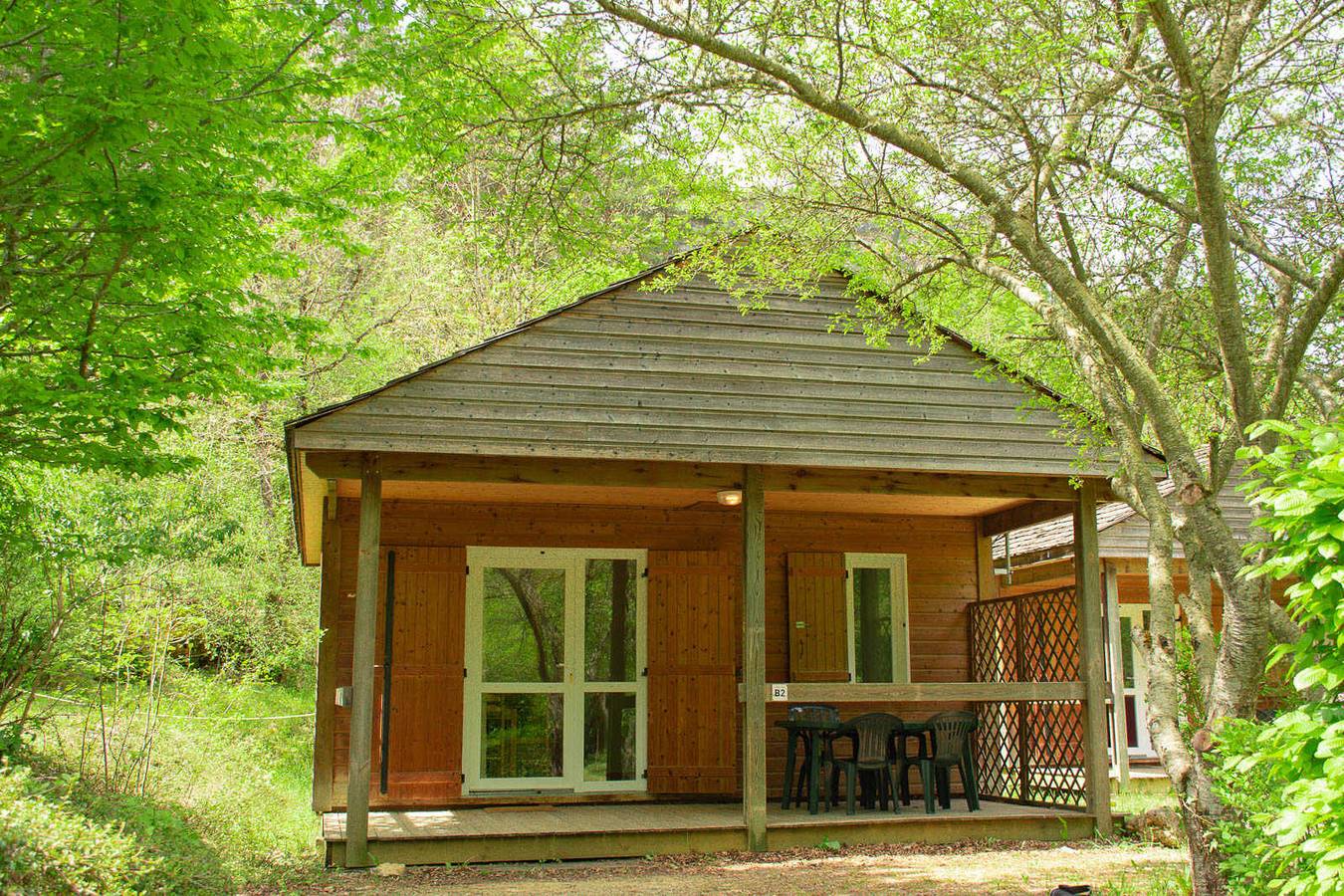 Chalet Pierre et bois 4/5 personnes - Camping du Golf des Gorges du Tarn in La Canourgue, Région de Mende