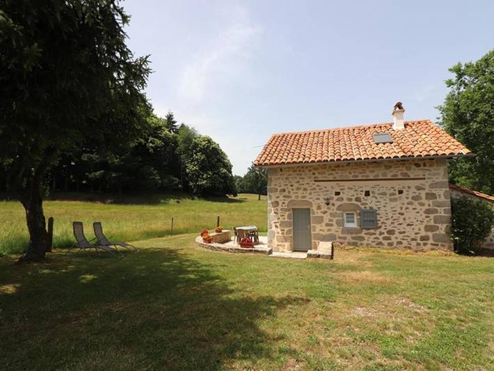 Location de vacances pour 2 personnes, avec jardin et terrasse à Roumégoux - 3