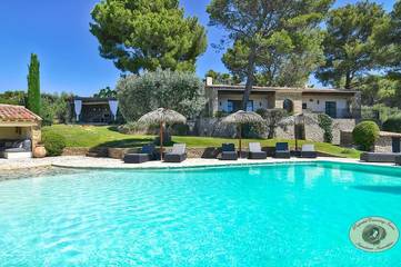 Location de vacances pour 10 personnes, avec balcon et jardin à Le Beausset