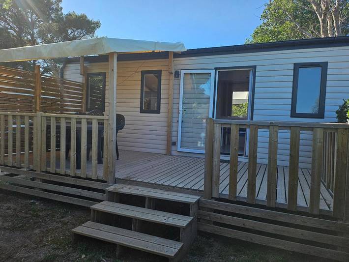 Camping pour 6 personnes, avec Jacuzzi et Terrasse ainsi que Jardin et Piscine dans Narbonne Plage