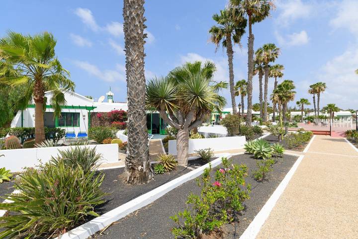 Ganze Wohnung, Ferienwohnung 'Jardin Del Sol 12' mit Bergblick, Gemeinschaftspool und Wlan in Playa Blanca, Yaiza