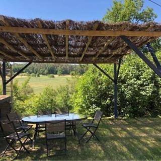 Gîte pour 4 personnes, avec vue et terrasse, animaux acceptés à Milhac-d'Auberoche