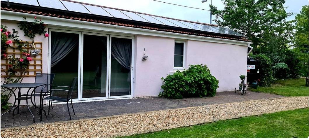 Holiday rental for 8 people, with garden and hot tub in Wiltshire