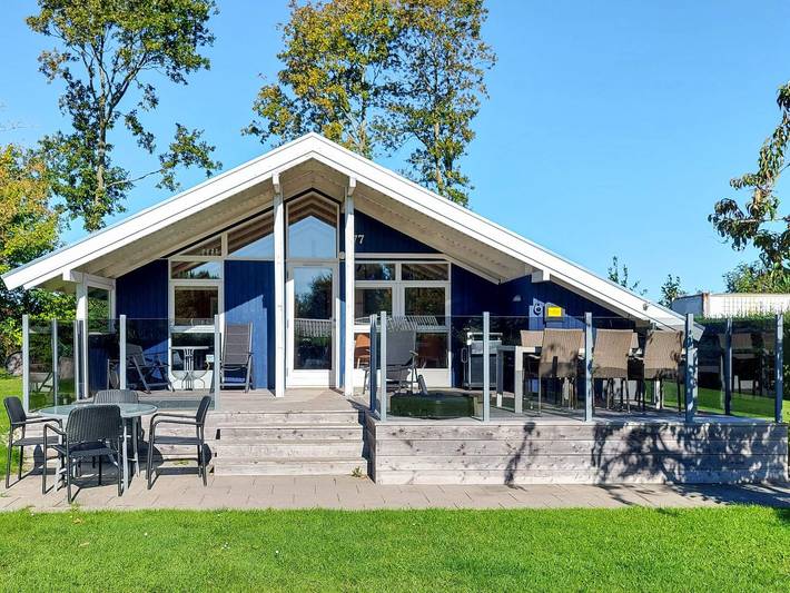 Ferienhaus für 8 Personen, mit Sauna und Terrasse sowie Whirlpool, mit Haustier in Pøt Strandby