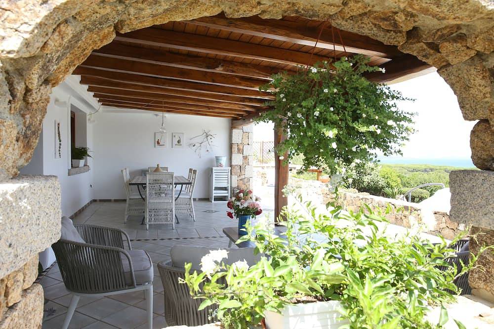 Detached house with beautiful sea view terrace in Porto Ainu, Baia Sant'Anna