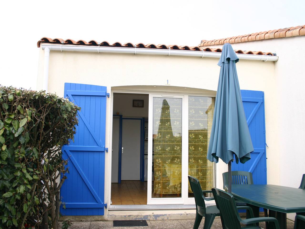 Cozy Vacation Home Near Beach with Garden, Parking, and Wifi in La Tranche-sur-Mer, Vendée
