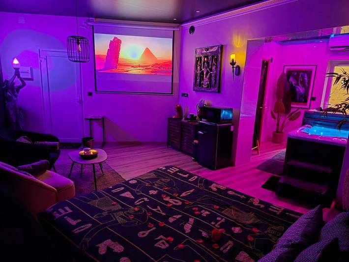Location de vacances pour 2 personnes, avec Jacuzzi ainsi que Terrasse et Jardin à Solesmes