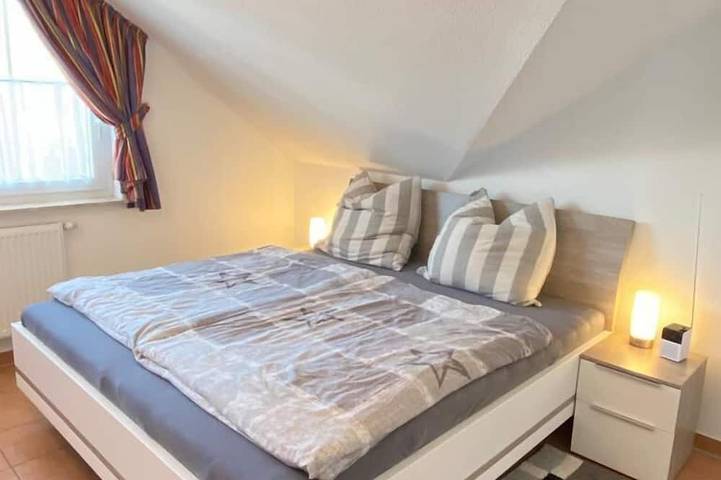 Ganze Wohnung, Helle, gemütliche Wohnung, zentral in ruhiger Lage von Zingst mit Wlan in Zingst, Fischland - Darß - Zingst