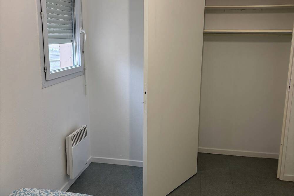 Entire apartment, Apartment located in a quiet residence, with collective parking. in La Garde, Toulon region