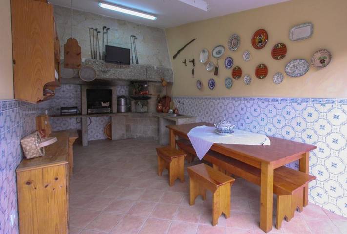 Casa rural para 22 personas, con jardín además de vistas y piscina, Se admiten mascotas en Arcos de Valdevez - 4